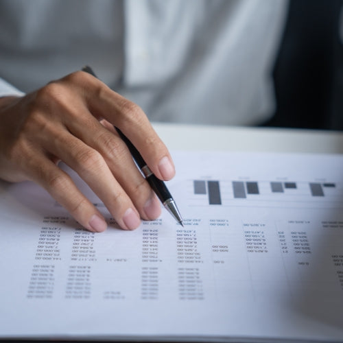 Ilustración sobre actividades vulnerables y cumplimiento de obligaciones en materia de prevención de lavado de dinero en empresas mexicanas